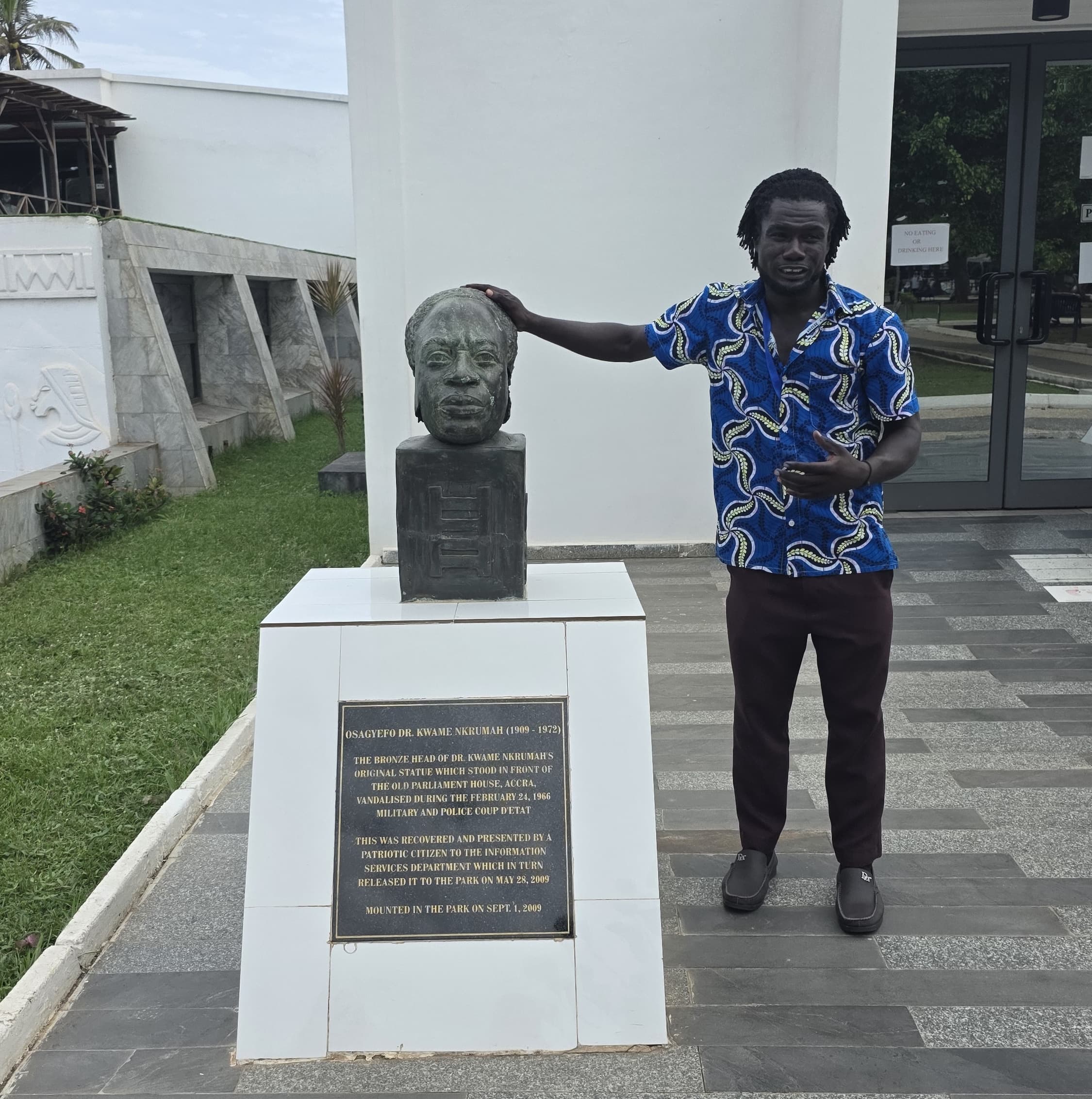 Kwame Nkrumah Head Statue